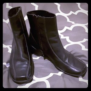 Clark's size 9 booties